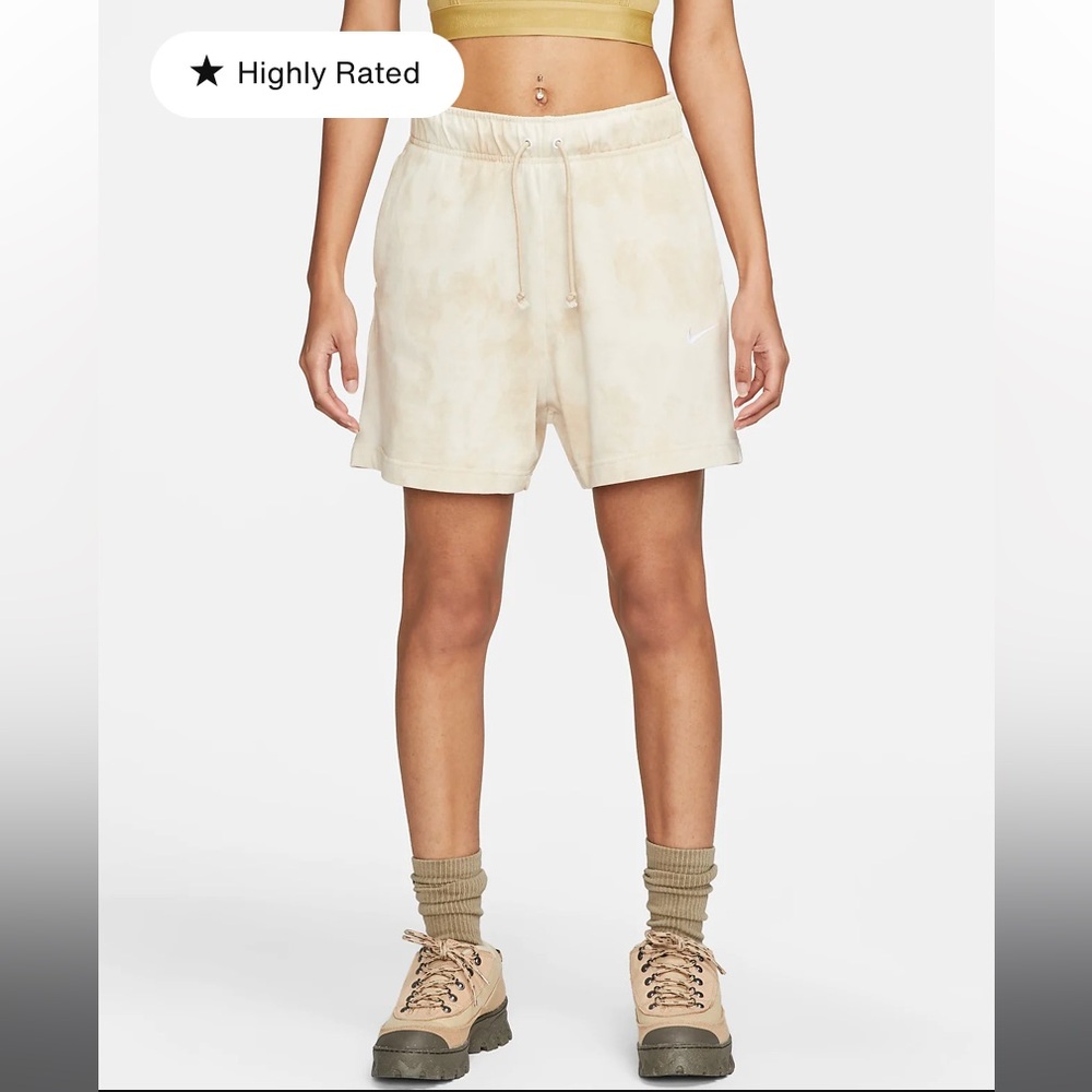 Women’s Nike Loose Fit MidRise Shorts. NWT. Pockets. Sz. XL Beige & Cream TieDye